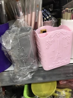 Cốc cắm bút cọ