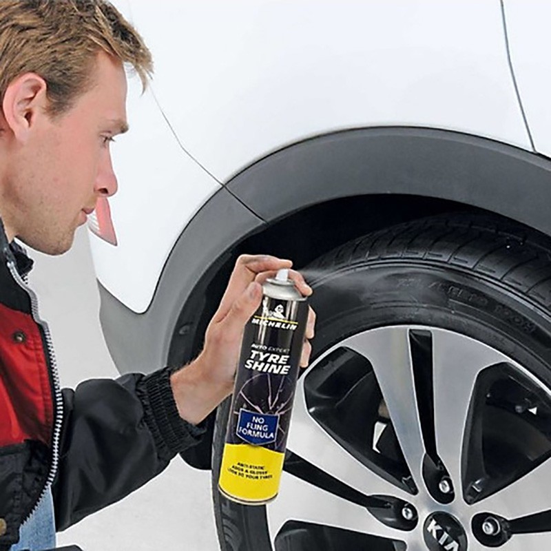 Michelin W31432 Auto Expert Tyre Shine 520ml Chai Xịt Vệ Sinh Làm Bóng Và Bảo Dưỡng Lốp Ô Tô (hàng chính hãng)