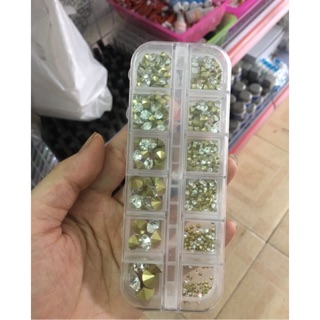 Đá chân nhọn mix size khay 12 ô