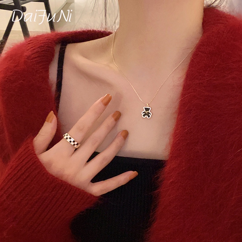 Winnie the Pooh Vòng cổ Hàn Quốc Vòng cổ dễ thương Vòng cổ nữ màu đen