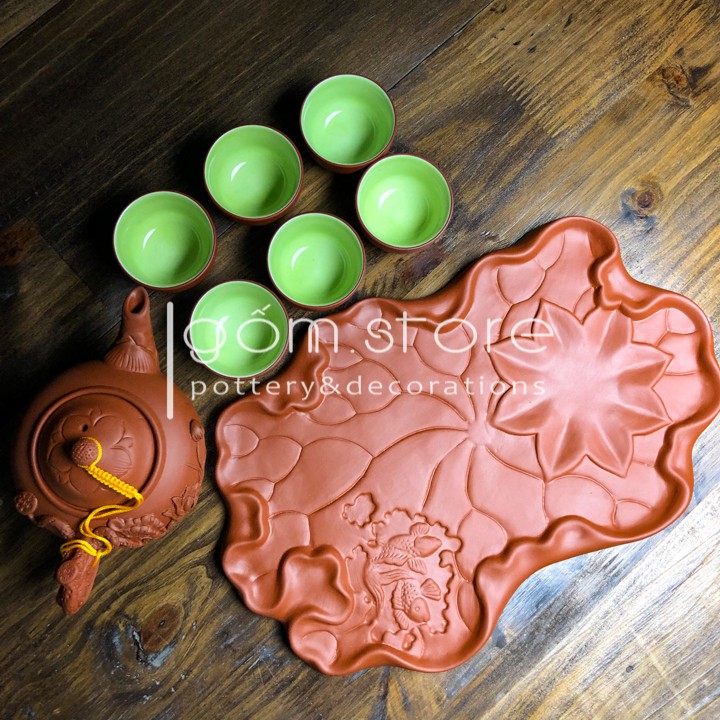 Ấm trà tử sa Bát Tràng đắp nổi hoa sen, kèm khay ấm chén hình chiếc lá sen | BigBuy360 - bigbuy360.vn