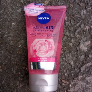 Sữa rửa mặt NIVEA chiết xuất từ hoa hồng 150g