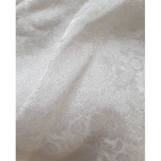 Vải lụa trắng vân hoa