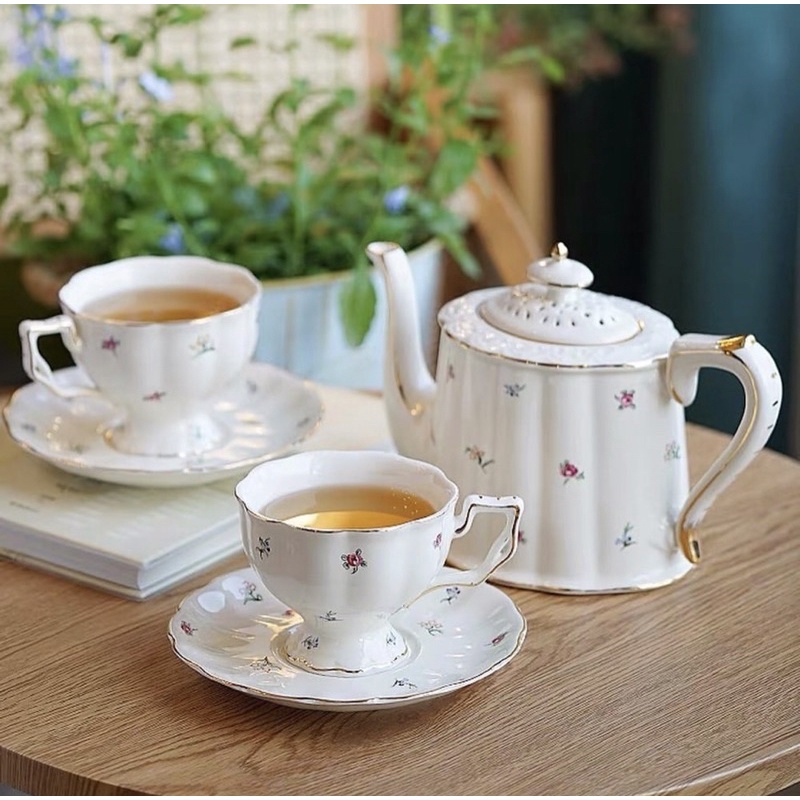 Set trà chiều hoạ tiết dâu tây phong cách vintage cao cấp kèm hộp