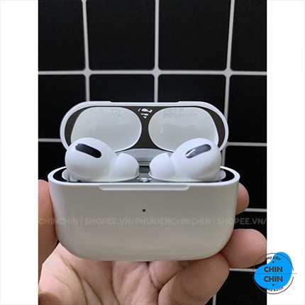 Miếng Dán Kim Loại Nam Châm Chống Bụi Bảo Vệ Tai Nghe AirPods Pro Hình Siêu Nhân Marvel - Phụ Kiện Chin Chin