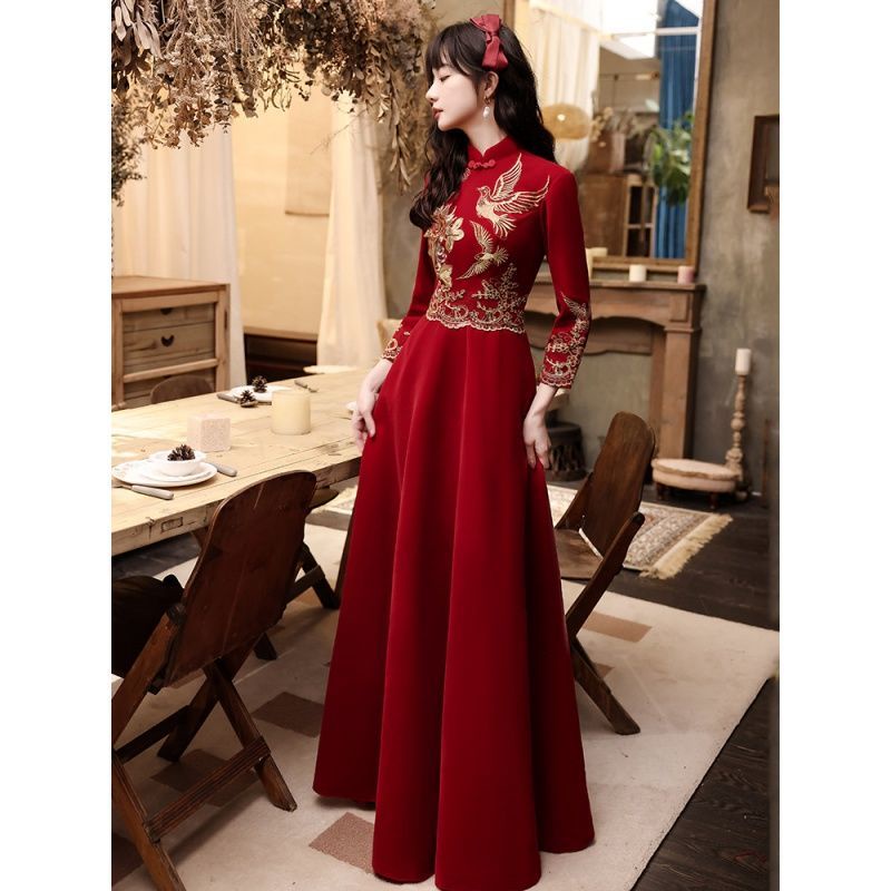 Đầm Cưới Tay Dài Hở Lưng Màu Đỏ Rượu Vang Phong Cách Trung Hoa Thời Trang Xuân Hè 2022