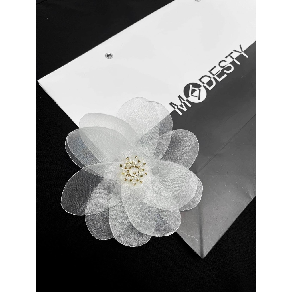 Modesty - Hoa cài váy, áo