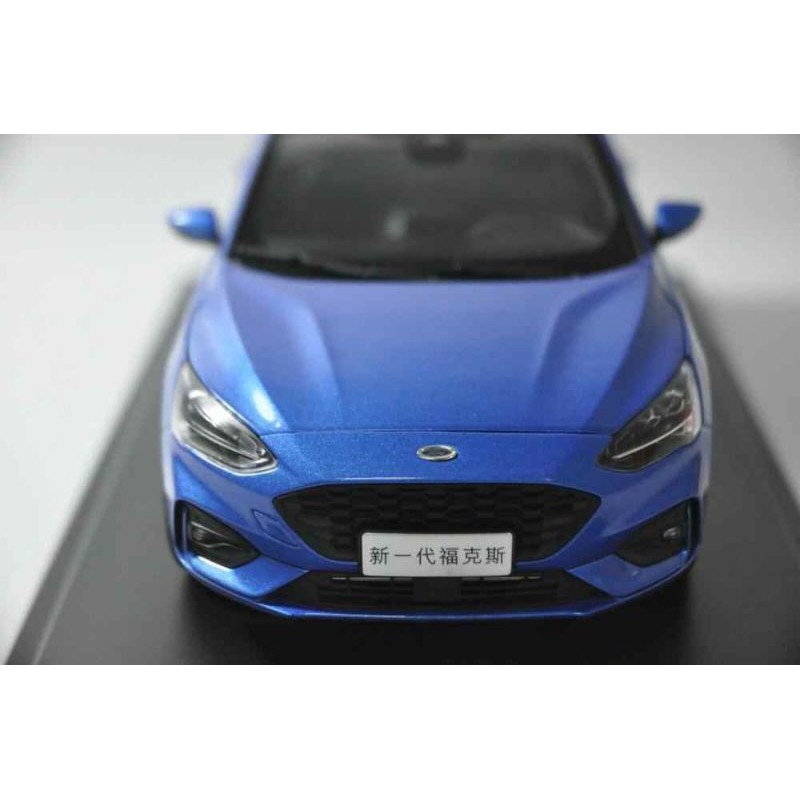 Mô hình tĩnh tỉ lệ 1/18 Paudi Ford Focus bản sedan 2020