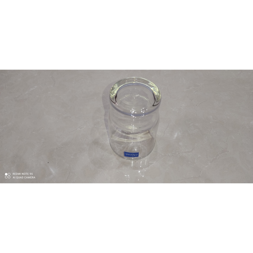 Ly súc miệng phòng tắm cao cấp.