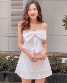 Đầm nơ hoa cúc cutout lưng