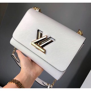 Túi Louis Vuitton epi twist MM Nằm trong bộ sưu tập LV Love Lock