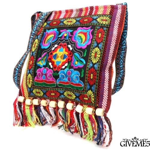 Túi đeo vai họa tiết thổ cẩm phối tua rua phong cách Boho