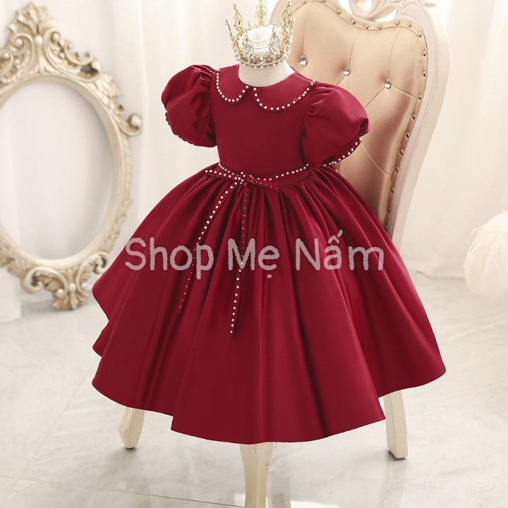 Váy công chúa đính viền ngọc