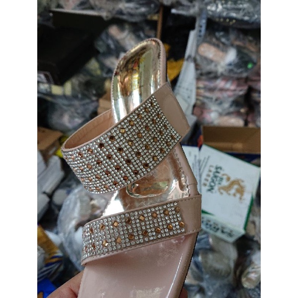 Guốc trung niên số lớn 36 -43 gót 4p .quai đính đá rất đẹp