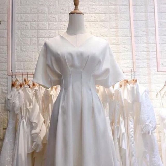 [Mã SKAMA06 giảm 8% tối đa 50K đơn 250K] Đầm trắng eo xếp li form ngắn sang chảnh | BigBuy360 - bigbuy360.vn