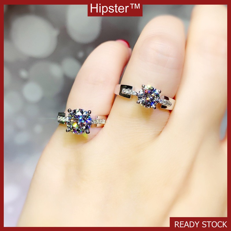 New Ring Inlaid with Moissanite Ornament