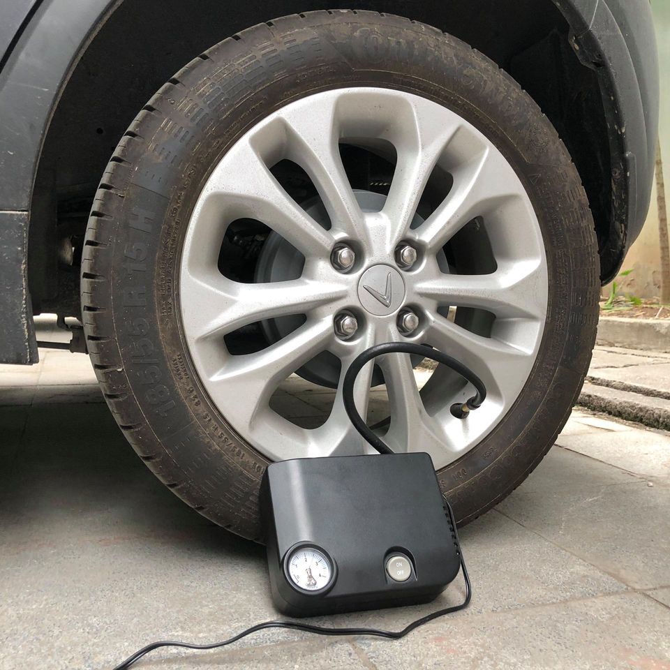 Bơm lốp ô tô Daihatsu, bơm lốp ôtô mini 12v nhập khẩu nhật  cắm tẩu tiện lợi Bảo Hành 1 Năm
