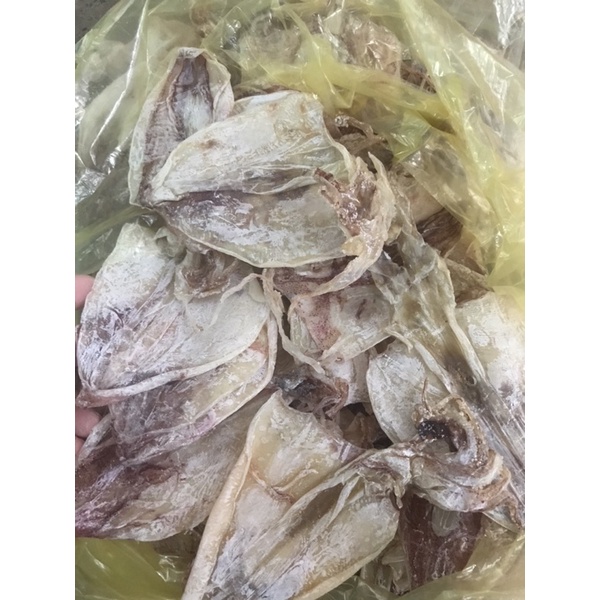 1 con khô mực to như hình siêu ngọt, thơm, ăn là ghiền