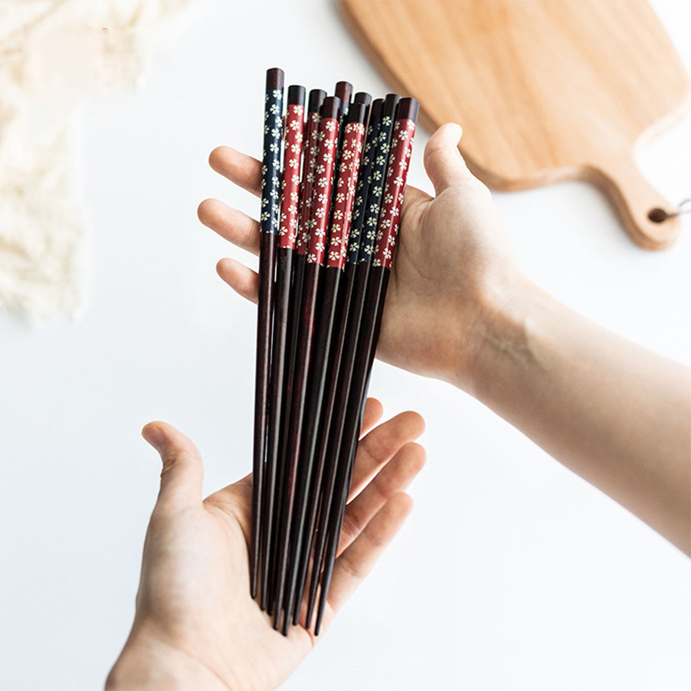 Đũa Gỗ Đầu Nhọn In Họa Tiết Hoa Anh Đào Xinh Xắn