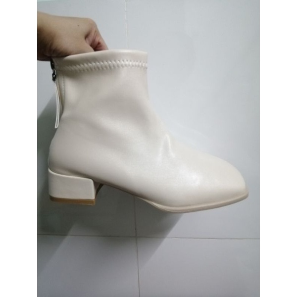 Thanh lý boot da màu nude