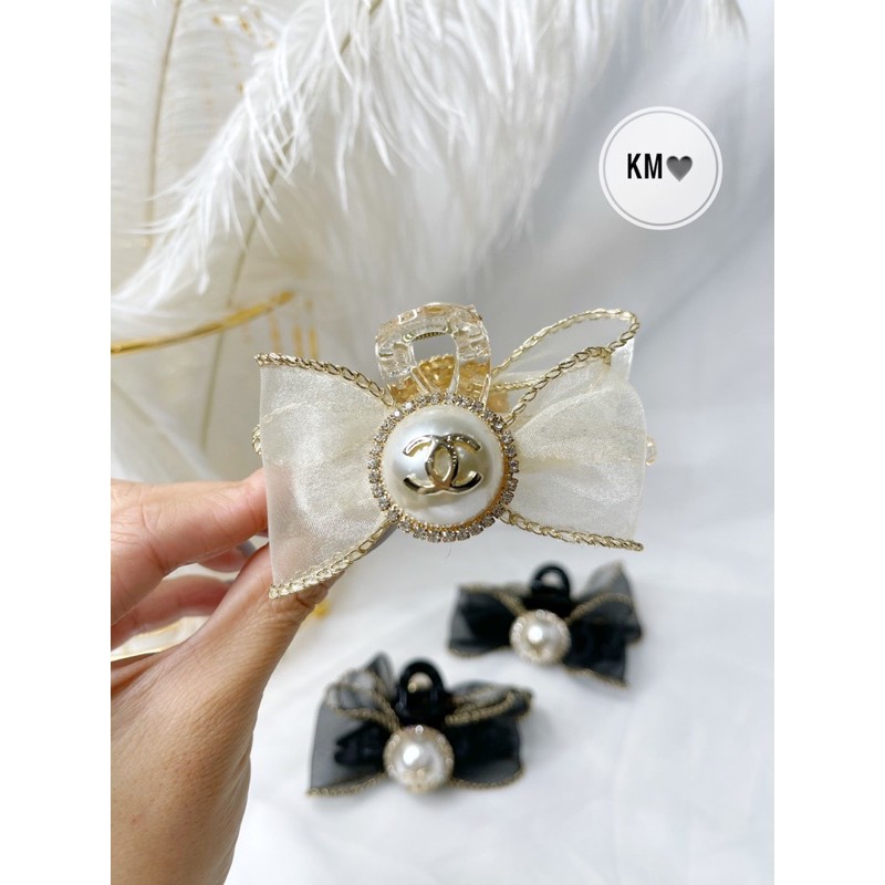 Kẹp càng cua đính ngọc và tơ lụa sang chảnh hai màu