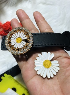 Nịt nữ bản 2,5cm. Mặt hoa cúc đính đá.