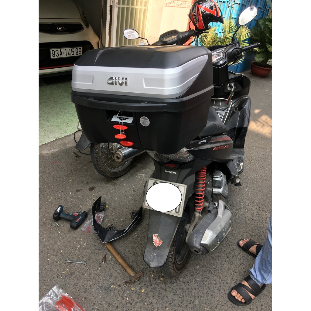 Combo thùng sau givi B32N Bold và baga chuẩn cho xe Air Blade 2013