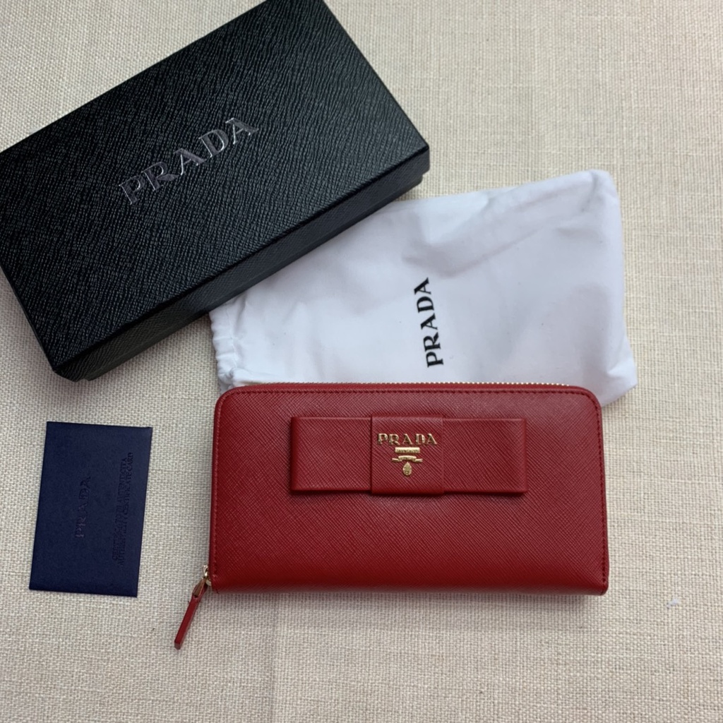 Ví nữ cao cấp PRADA da thật với thiết kế trẻ trung và sang trọng