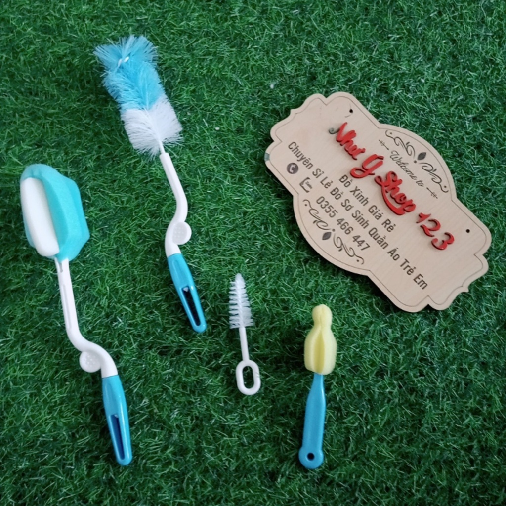B60 - Bộ Cọ Bình Sữa và Núm Ti 4 Chi Tết Nhựa Cao Cấp