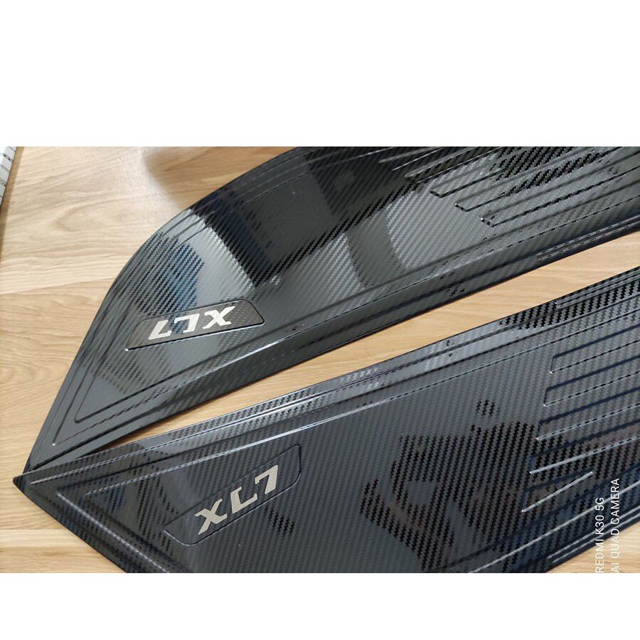 Ốp Tapli Cửa Xe Suzuki XL7 2020 Mẫu Carbon - tặng kèm keo 3.M