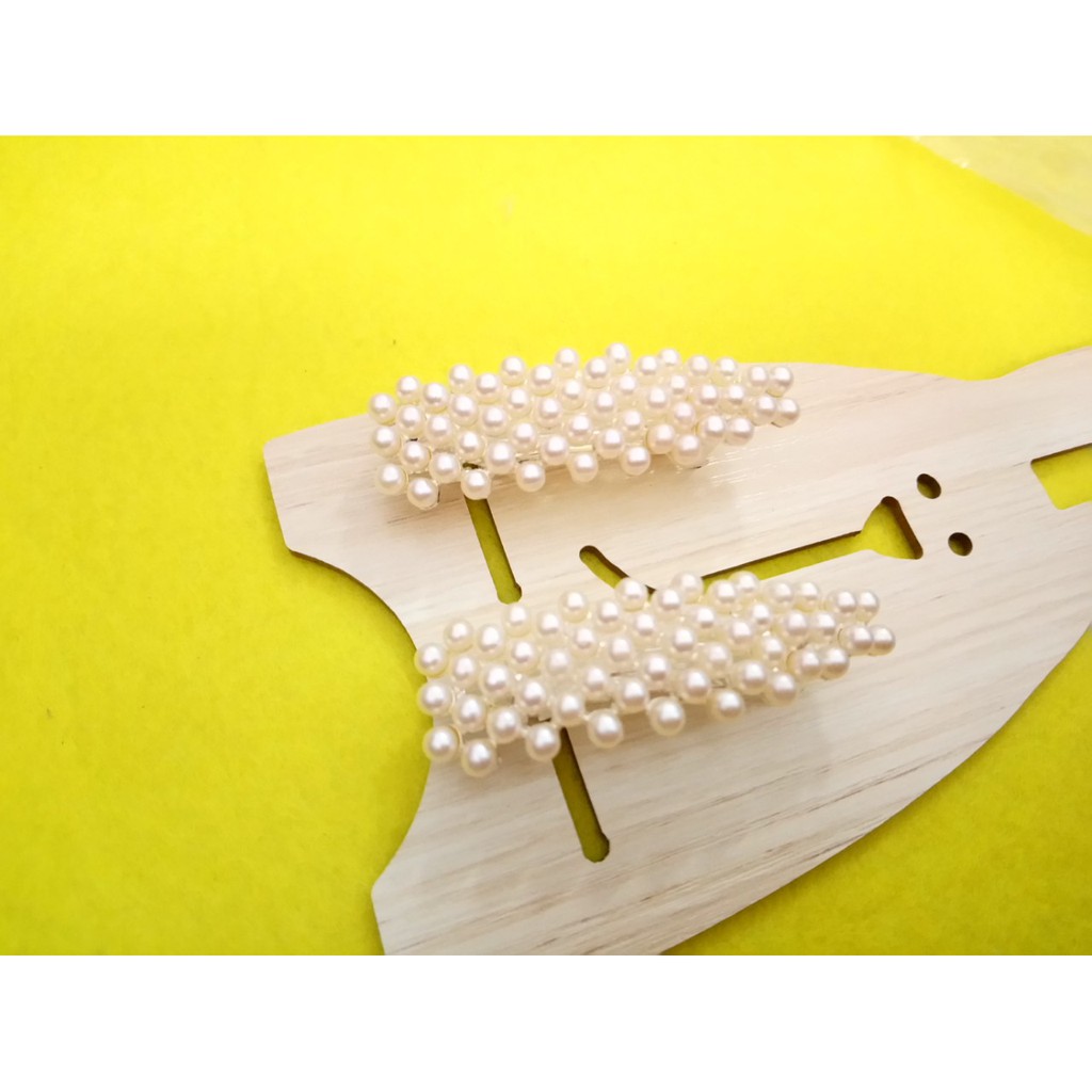 Combo 2 kẹp tóc đính hạt siêu sang. Mẫu y hình nha các bạn. Giá chỉ 30k/2 cây.