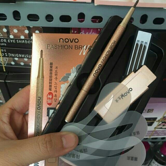 Bộ bút và khuôn kẻ chân mày 3 kiểu Novo