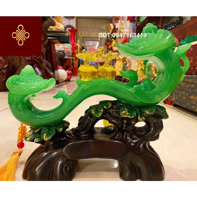 Tượng gậy như ý bên đôi táo và trái hồ lô màu xanh ngọc phong thuỷ