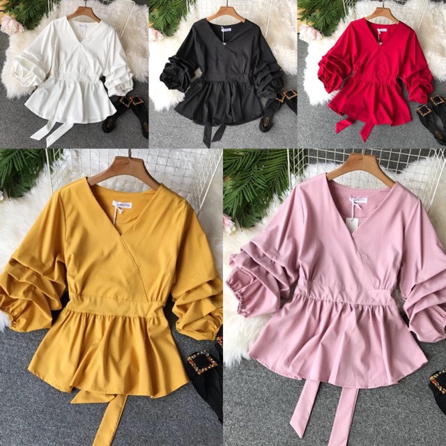 (Ảnh chụp khách mặc ở cuối) Áo sơ mi kiểu cổ v, tay lỡ nhún bồng, dáng peplum xoè