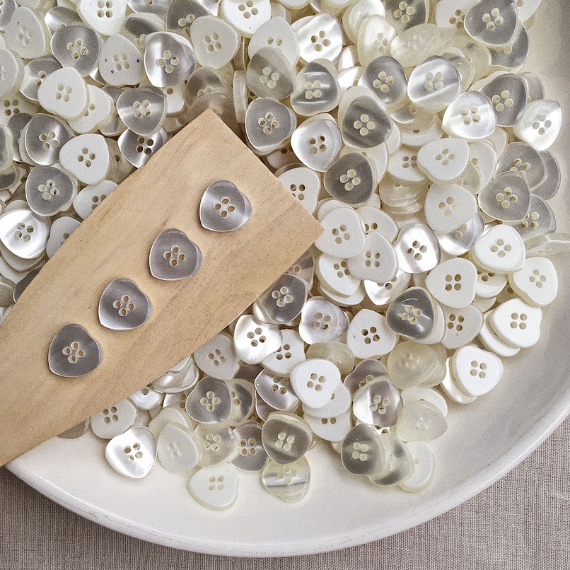 Nút áo, cúc áo trái tim NN916, set 50 nút, 1.5 cm