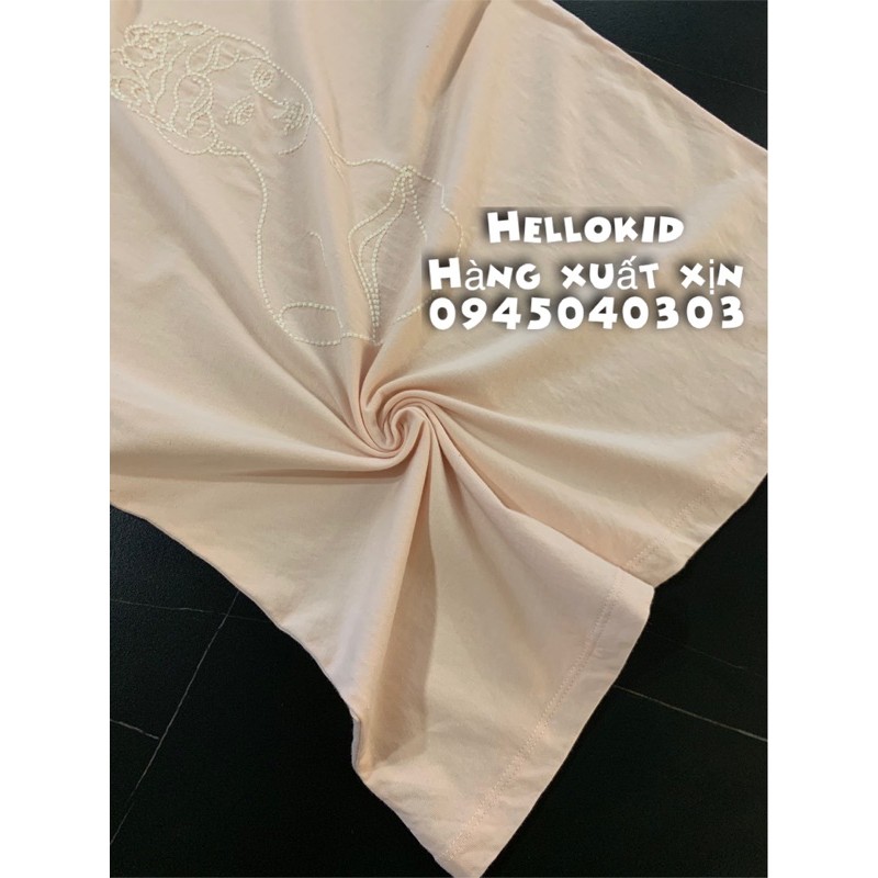 áo thun hồng cô gái