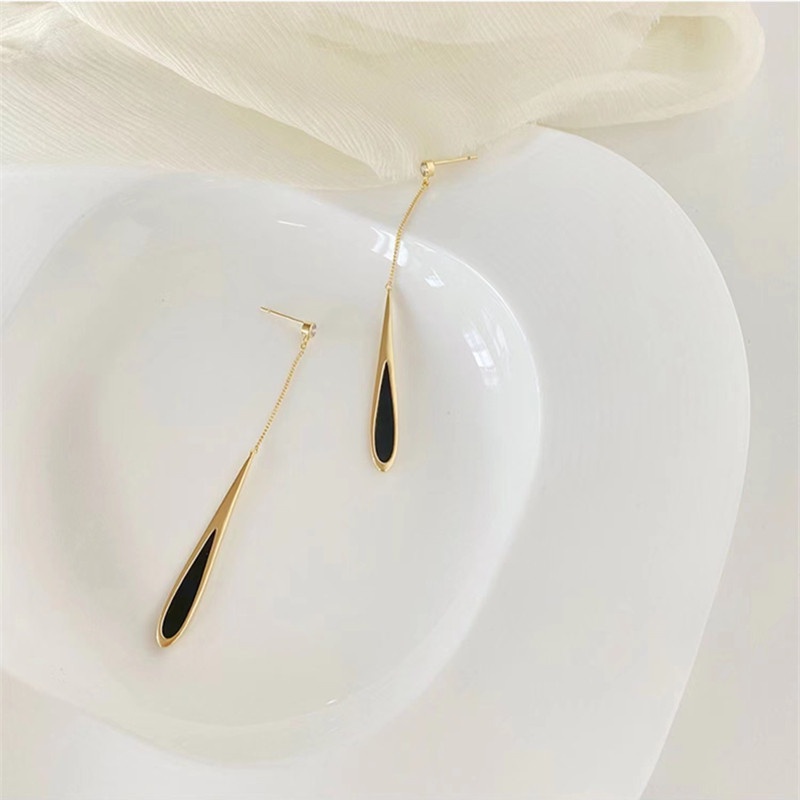 Bông Tai Dáng Dài Màu Đen Phối Tua Rua Thời Trang 2022