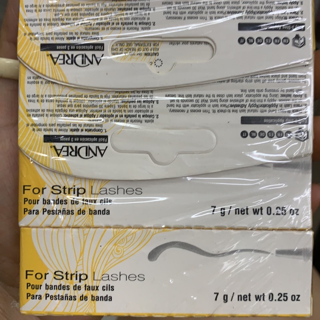 Keo dán lông mi dả màu xám đen