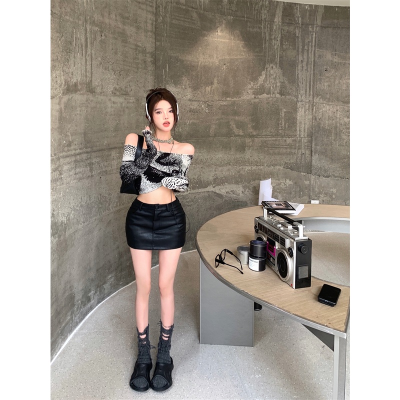 Áo sweater Dài Tay Trễ Vai Phối Hai Màu Đen Trắng Sành Điệu