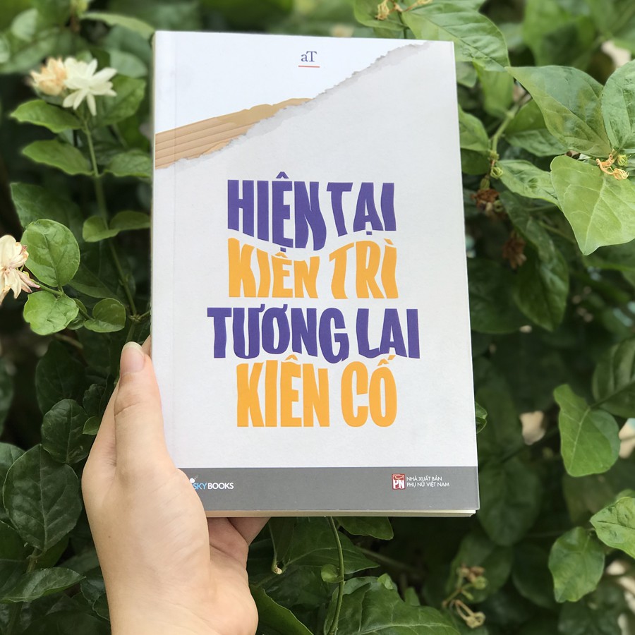 Sách - Hiện Tại Kiên Trì Tương Lai Kiên Cố (Kèm Bookmark) | BigBuy360 - bigbuy360.vn