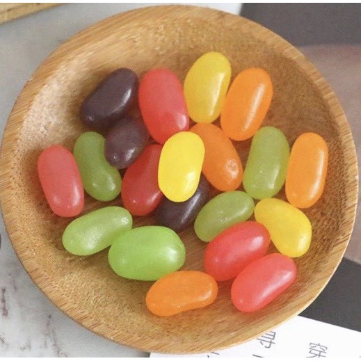 Một gói kẹo nhai mềm vị trái cây hình vỏ trứng Skittles Hongkong cho bé gói 14gam