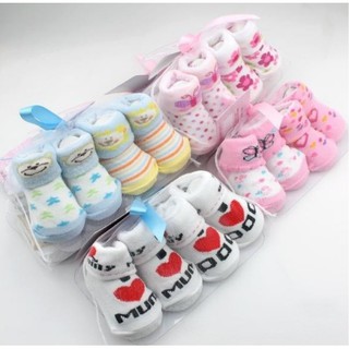 Set 2 đôi tất vớ  sơ sinh đựng trong túi lưới quà tặng cực đẹp cho bé