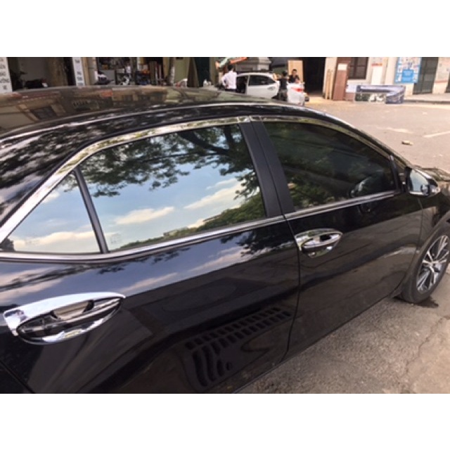 Nẹp Chân Kinh, Viền Cong Kính Inox Cho Xe Toyota Altis 2014 đến 2020 Chất liệu inox cao cấp