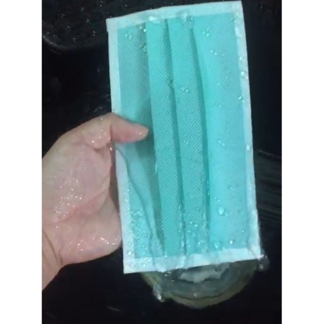 Khẩu trang vải không dệt.