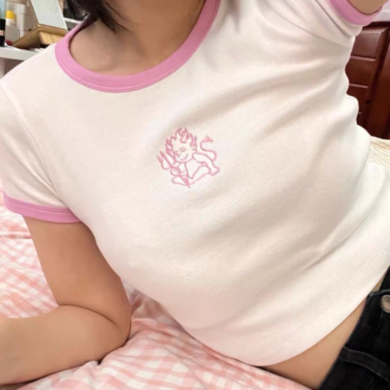 Áo croptop nữ viền hồng thêu hình, áo cổ hồng croptop