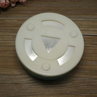 Gạt tàn thuốc nắp xoay
