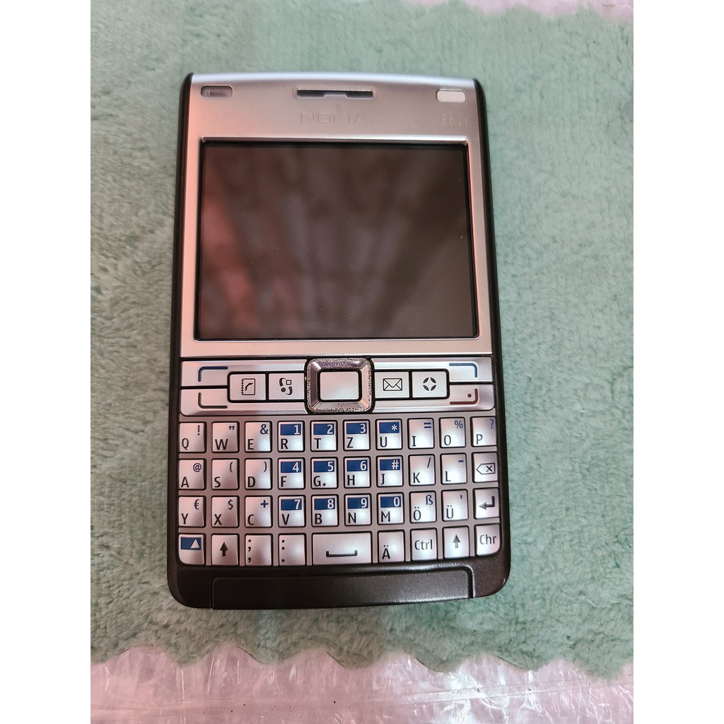 Điện thoại Nokia E61i màu bạc
