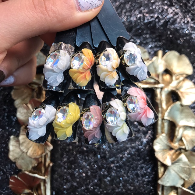 Hoa Bột Nail, Cúc đá trang trí móng