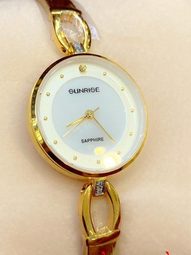Đồng hồ nữ Sunrise nhật bản.vỏ vàng mặt trắng) sang trọng kính saphire nguyên khối chống xước chống nước tuyệt đối