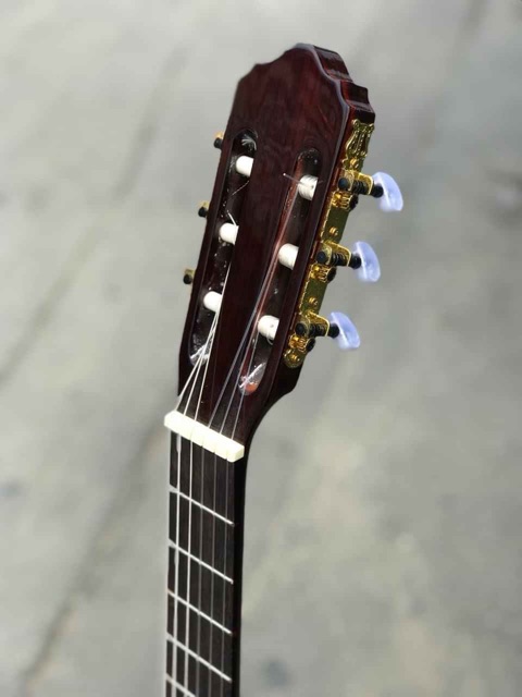 Đàn guitar classic gỗ hồng đào dáng truyền thống